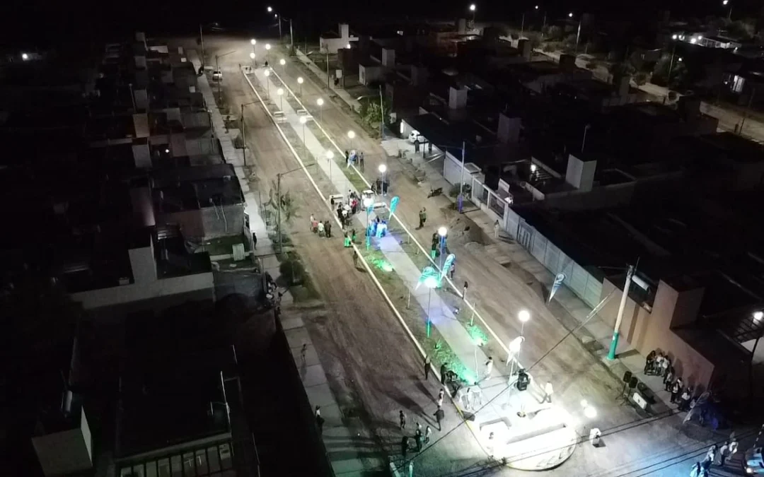 El barrio Senderos del Oeste ya tiene iluminación LED y avanza con el plan de recambio en todo el departamento