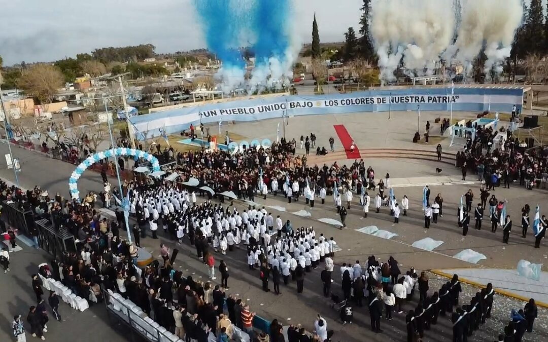 9 de Julio se vistió de celeste y blanco con la Promesa de Lealtad a la Bandera de las escuelas