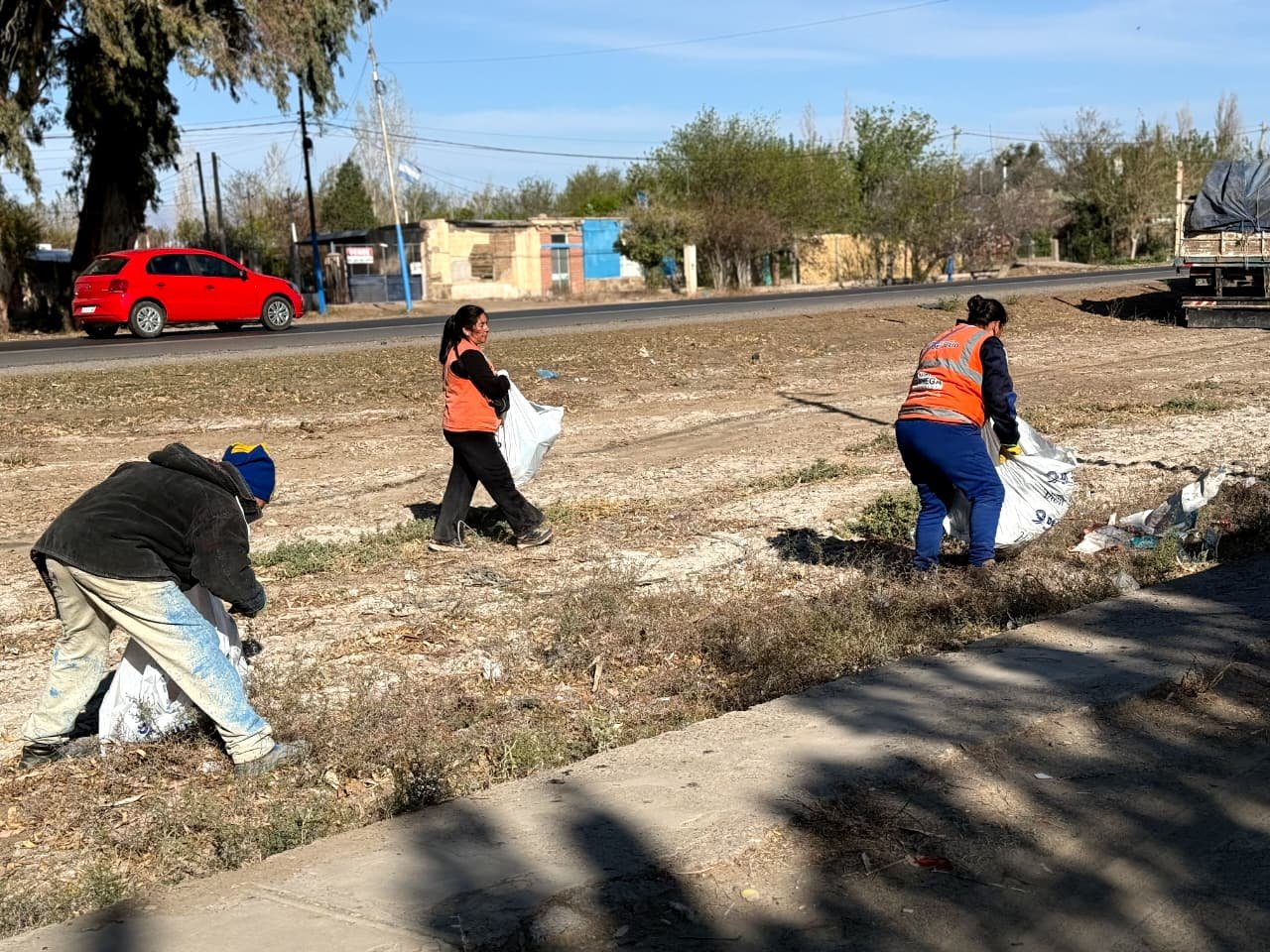 El municipio reforzó la limpieza en Las Chacritas con un nuevo operativo de Servicios y Medio Ambiente